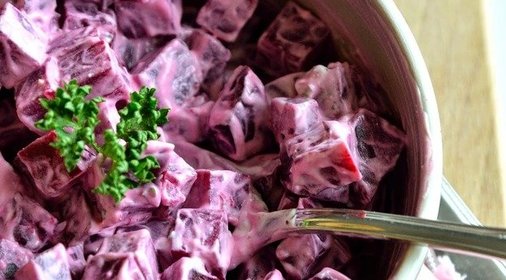 Свекольный салат со сливочным соусом