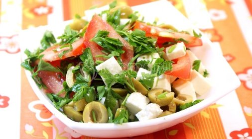 Салат с оливками