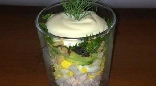 Салат с курицей слоями