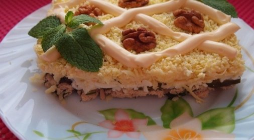 Слоеный салат с мясом