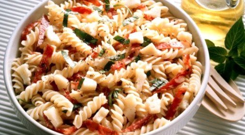 Салат из макарон с овощами