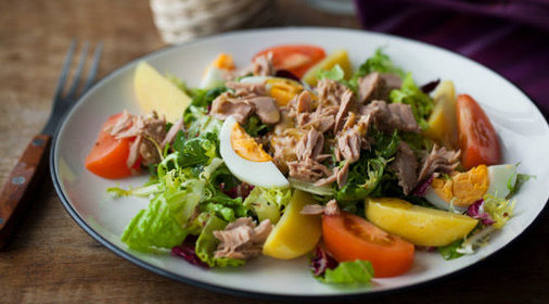 Салат с тунцом