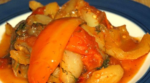 Жареный болгарский перец с помидорами