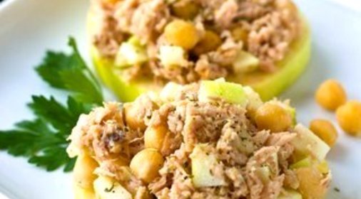 Легкий салат с нутом