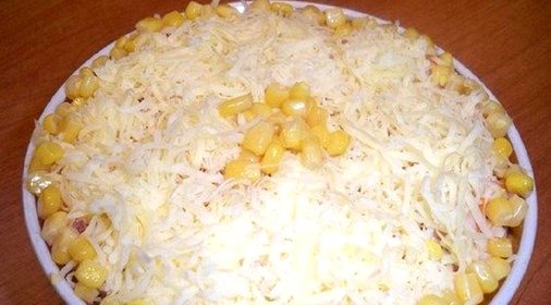 Салат с ананасами и ветчиной