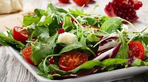 Теплый салат с куриной печенью