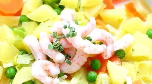 Салат из креветок с овощами