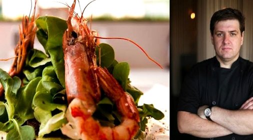 Салат с креветками, пюре из брокколи и печеными овощами