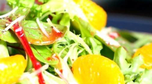 Салат из апельсинов с мелиссой