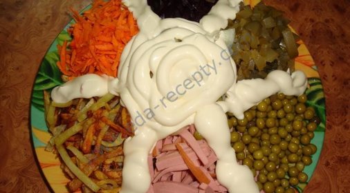Салат Радуга с ветчиной морковью и свеклой