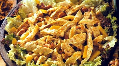Куриный салат с манго