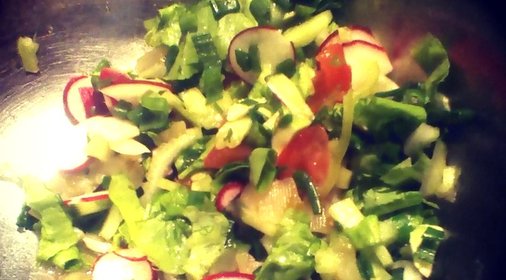 Салат «Трейсерский» с помидорами и редисом