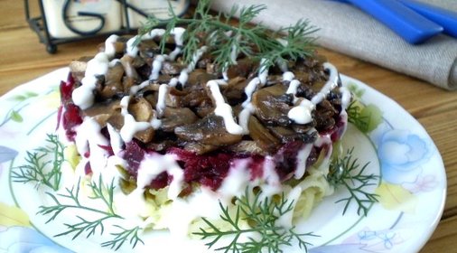 Салат с грибами слоями