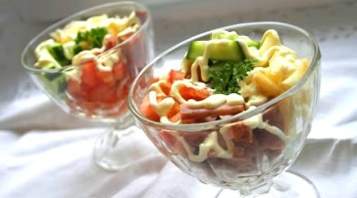 Салат с яблоками и ветчиной