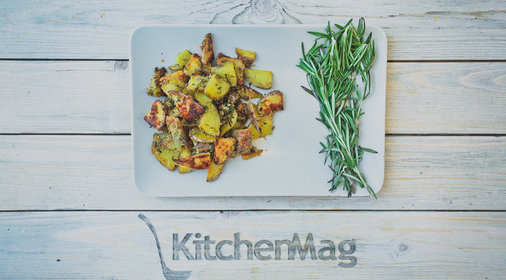 Запеченые картофельные дольки с травами