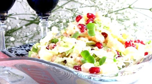 Салат с капустой и креветками