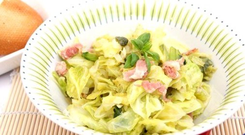 Сливочная савойская капуста с пореем и чесноком