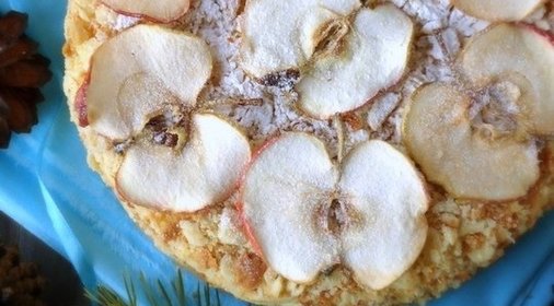 Слоеный торт с яблоками и ванильным кремом