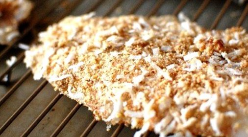 Тилапия в миндальной панировке