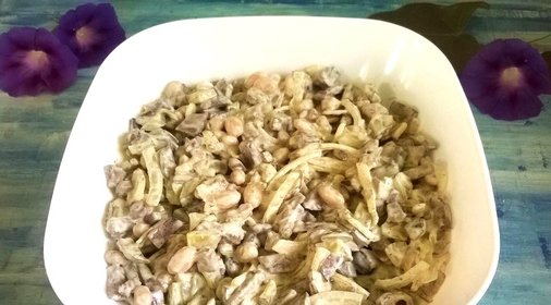 Салат из печени с фасолью