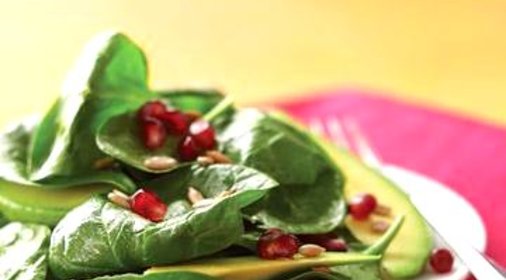 Салат из шпината, граната и авокадо