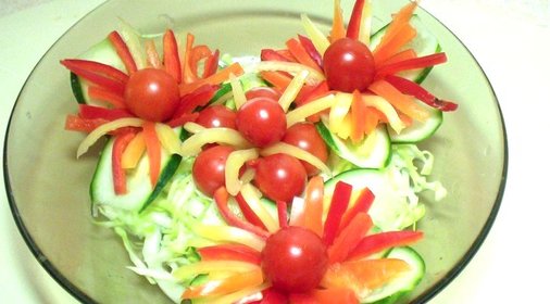 Овощной салат с помидорами черри