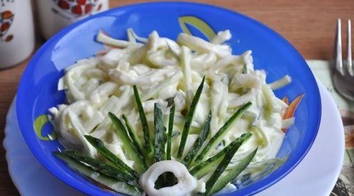 Салат с кальмаром огурцами яйцами