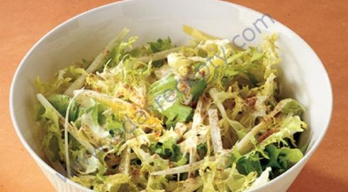 Салат из эндивия с ореховым соусом
