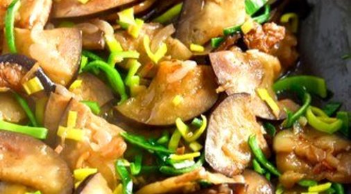 Баклажаны с грибами и беконом по‑китайски