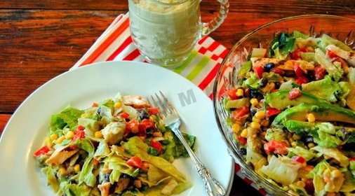 Салат с заправкой из авокадо