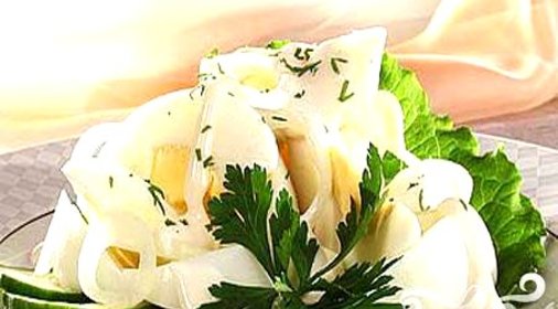 Луковый салат с яйцами