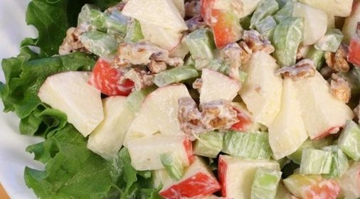 Салат из бананов, яблок и сельдерея