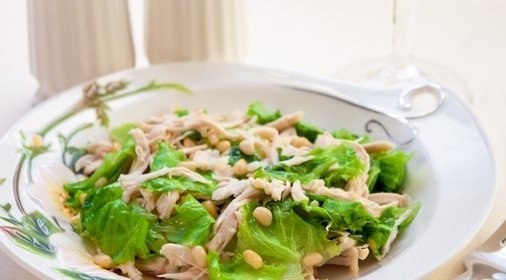 Салат с курицей и кедровыми орешками