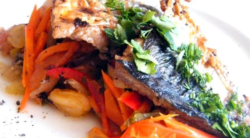 Скумбрия с овощами