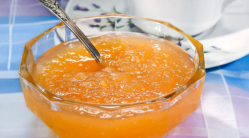 Мясной салат с клюквой