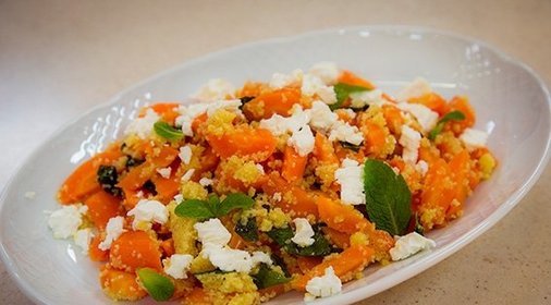 Тёплый салат с печёной морковью