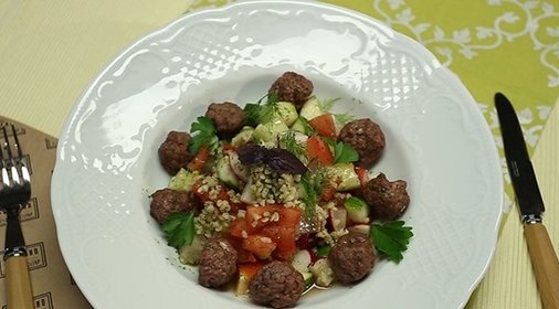 Салат с тефтельками из баранины