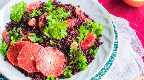 Салат из черного риса с апельсинами