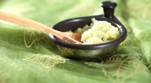 Печеный чеснок с оливковым маслом и тимьяном