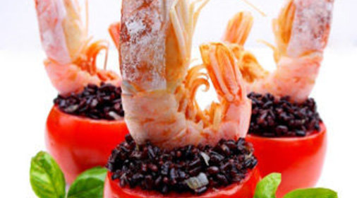 Помидоры, фаршированные чёрным рисом, цукини и креветками