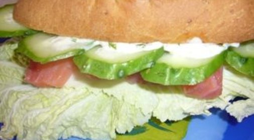 Сэндвич с семгой с соусом из эстрагона