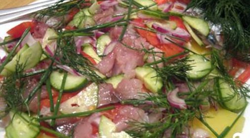Салат со скумбрией
