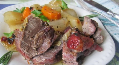 Кабан, запеченный с овощами