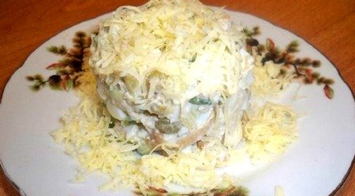 Салат из курицы с острым соусом