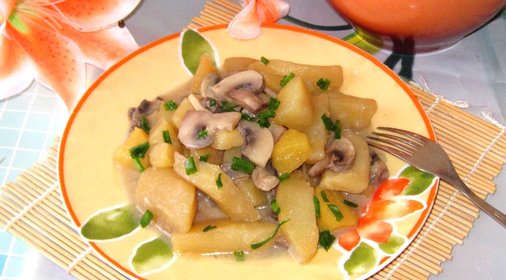 Картофель с грибами в горшочке