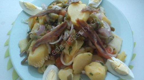 Картофельно-фасолевый салат с анчоусами