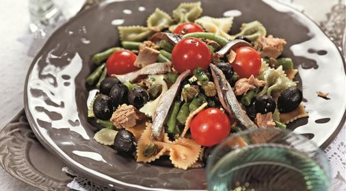 Салат из тунца с макаронами