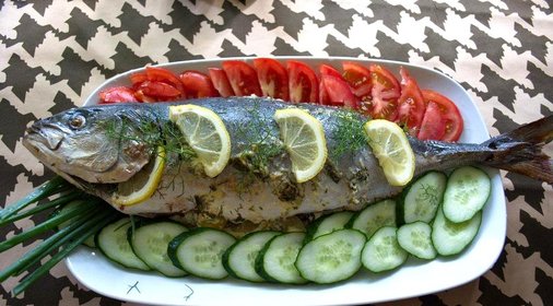 Тунец запеченный в сметане с лимоном