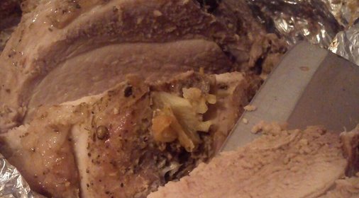 Свинина с чесноком и кедровым орехом