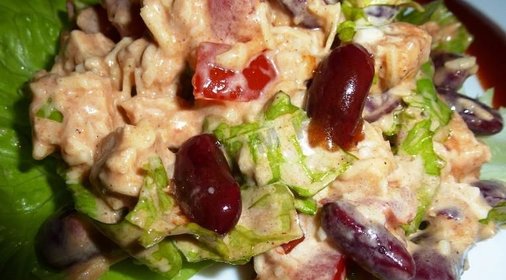 Салат из красной фасоли с куриной грудкой